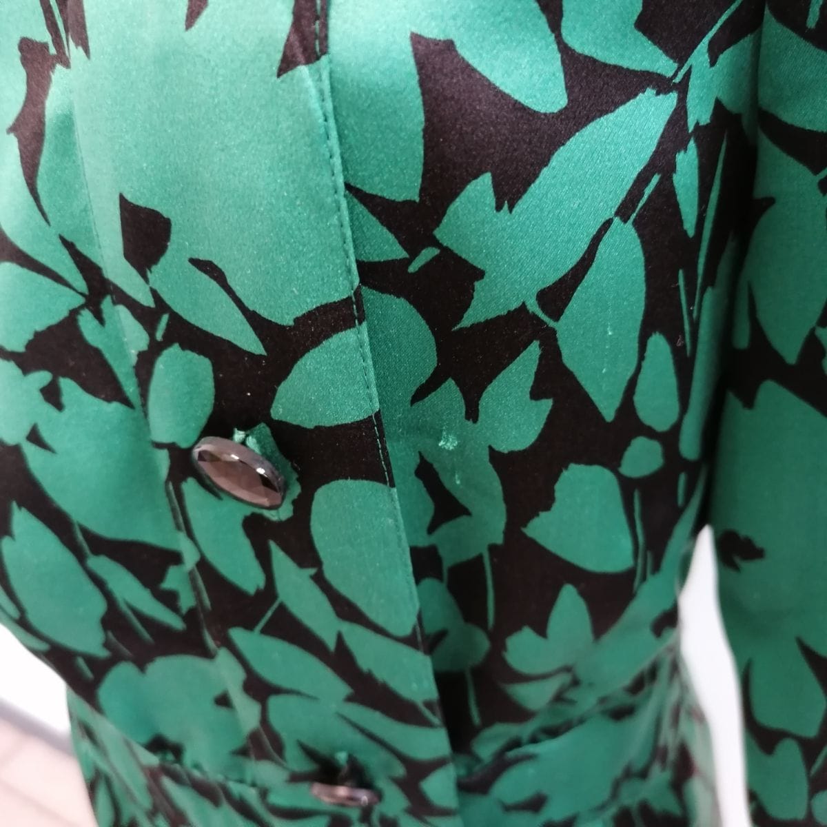 abito anni 80 verde e nero con cintura