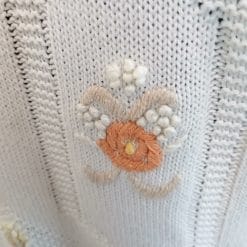 maglione in filo anni 90 con roselline e fiori applicati