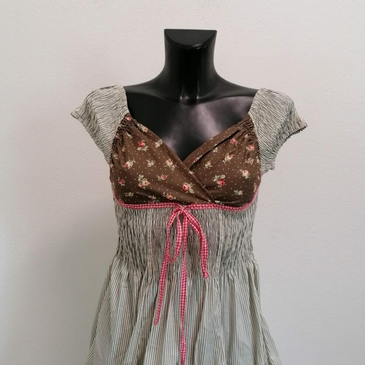 nadir abito anni '00 con conna a palloncino e volant