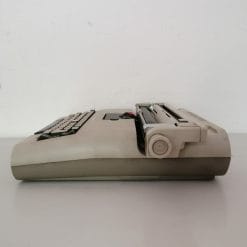 macchina da scrivere Olivetti LEXICON 82 Vintage. Manca il cavo di alimentazione, non testata.