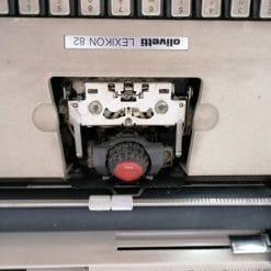 macchina da scrivere Olivetti LEXICON 82 Vintage. Manca il cavo di alimentazione, non testata.