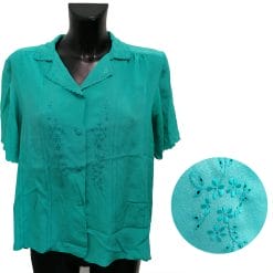 camicia di seta azzurra ricamata a mano vintage