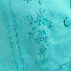 camicia di seta azzurra ricamata a mano vintage