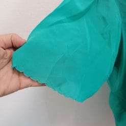 camicia di seta azzurra ricamata a mano vintage