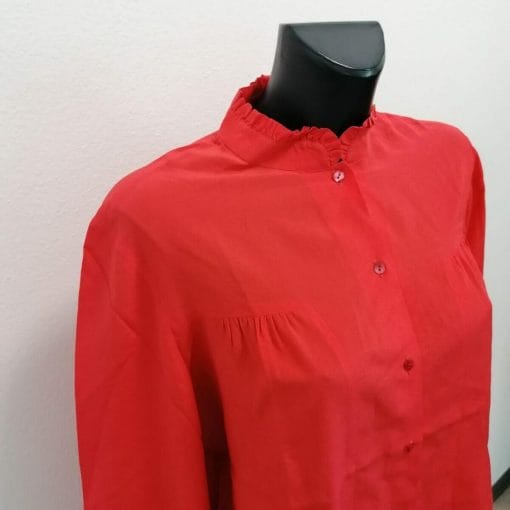 camicia di seta vintage rossa con rouches