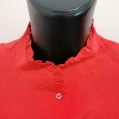 camicia di seta vintage rossa con rouches
