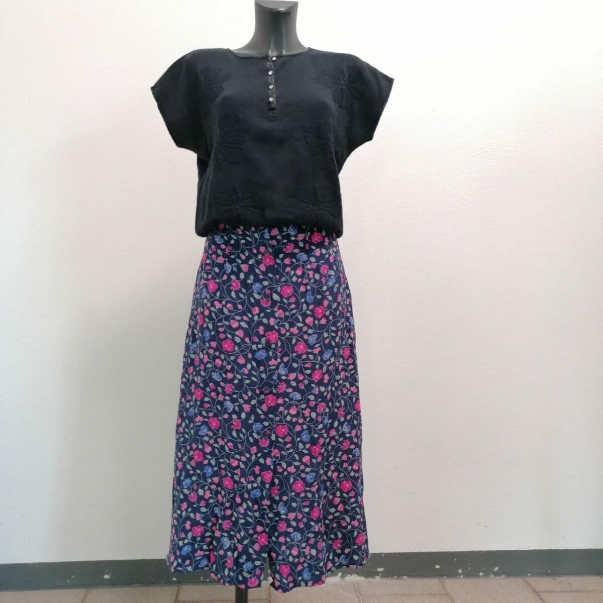 maglia in filo di cotone con ricami vintage blu navy