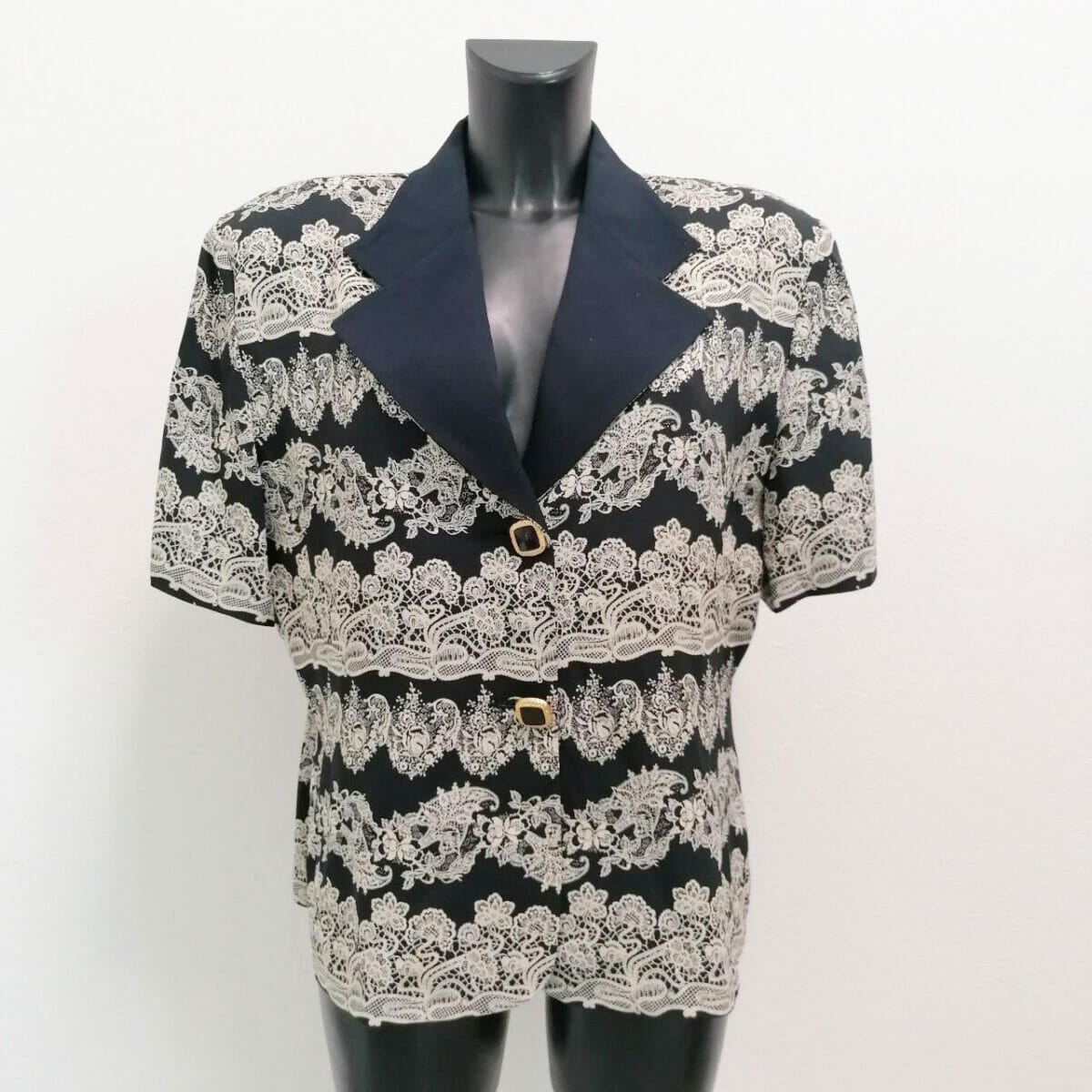 camicia vintage effetto pizzo con spalle imbottite