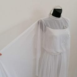 abito da sposa vintage sartoriale con mantello di tulle