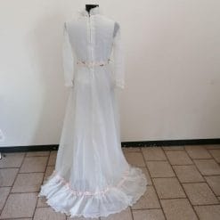 abito da sposa vintage sartoriale anni 90 con volant e fiori applicati