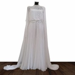 abito da sposa vintage sartoriale con mantello di tulle