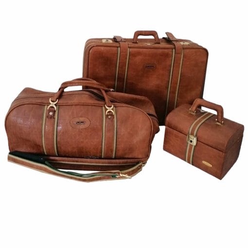 Set di valigie d'epoca in pelle Campospinoso da collezione. Sono inclusi la valigia rigida rettangolare, il borsone con tracolla e beauty-case rigido.