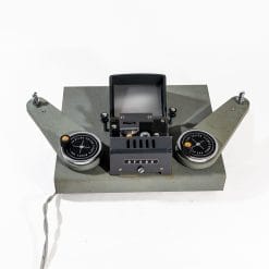 Scopri l'ATLAS Moviola 880 per film 8 mm, icona vintage del montaggio cinematografico. Completa di confezione originale, manuale di istruzioni e in buone condizioni.