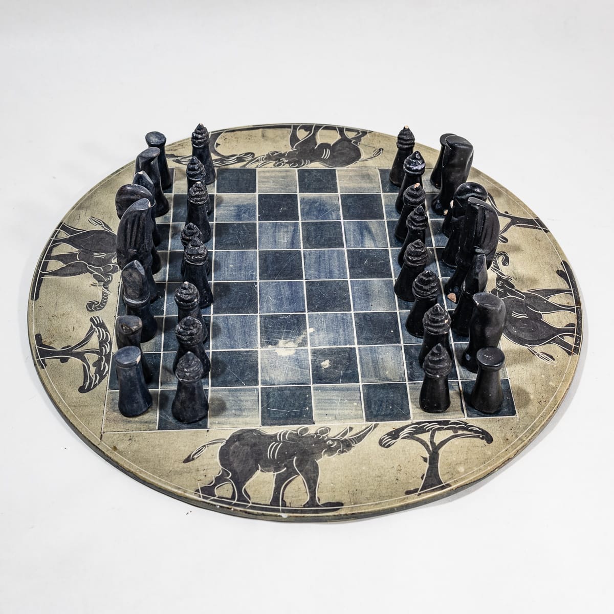 Scacchiera e scacchi in pietra - immagine 2