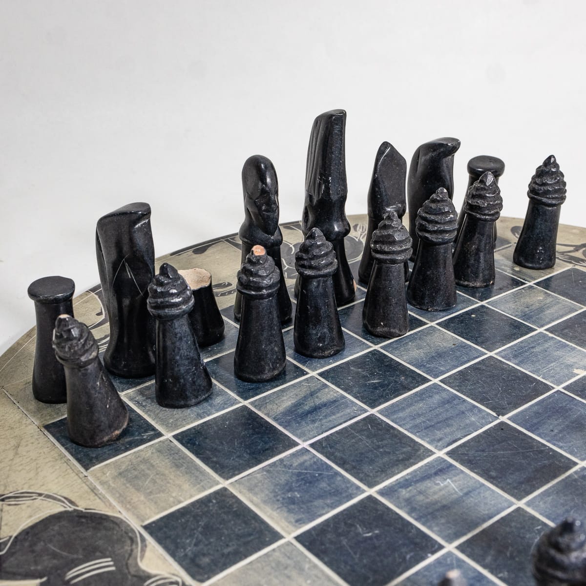 Scacchiera e scacchi in pietra - immagine 8