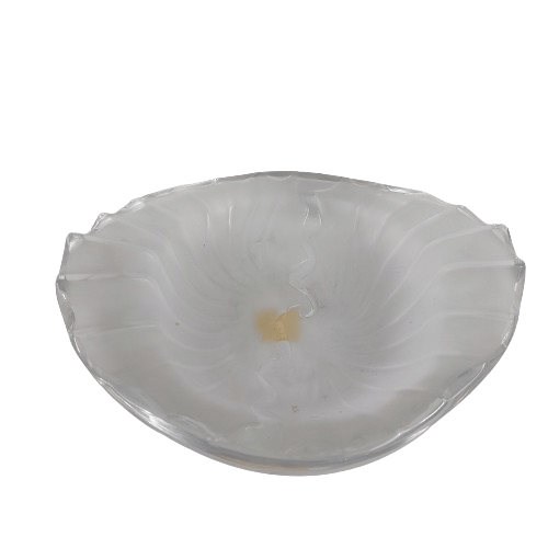 Raffinata ciotola Lalique di Nancy Cedrier in cristallo opaco pressato e sagomato di alta qualità. In perfette condizioni, ideale come ciotola decorativa.