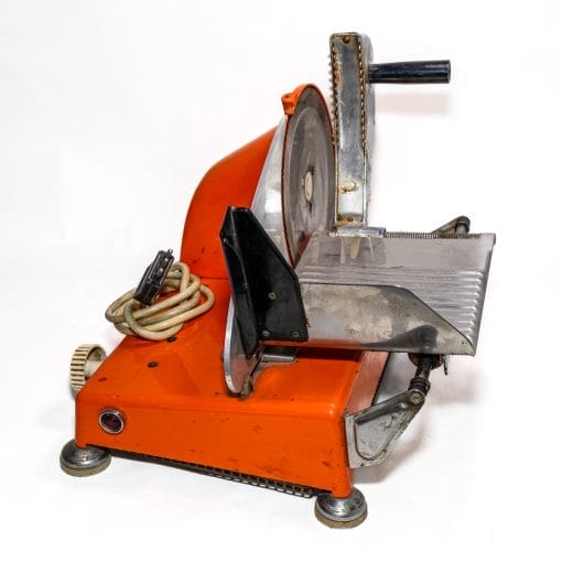 Affettatrice Quick Mill OMRE anni '60 arancione, funzionante. Pezzo vintage da collezione e arredamento, per un tocco di modernariato autentico!