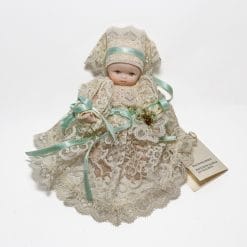 Alternative view of Bambola in porcellana Thai Batik da collezione