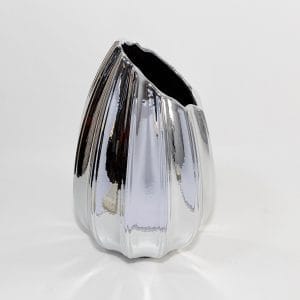 Vaso da interno Bagutta moderno, linea Coppa in ceramica argentata. Design elegante con lavorazione a spicchi, perfetto come decorazione o porta fiori.