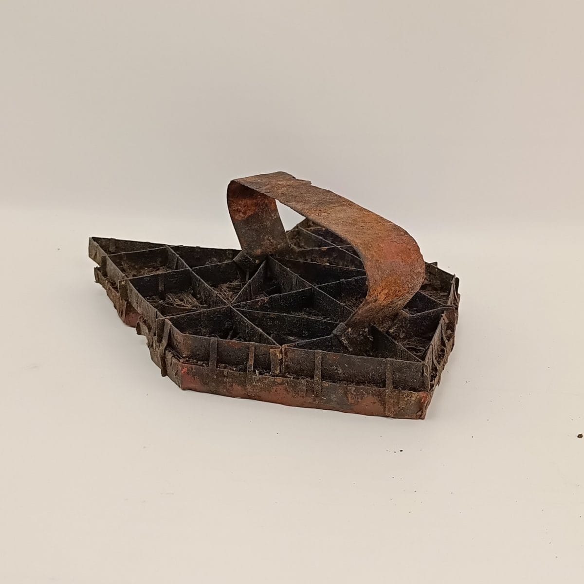 Timbro in legno stampa Batik antico in Rame per stampa tessuti. Oggetto artigianale da Giava in legno e rame, autentico, perfetto come oggetto decorativo.