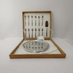 Morinox servizio posate vintage con 12 forchettine, paletta e piatto in cofanetto originalein legno. Eleganza retrò con marchio e garanzia Morinox.