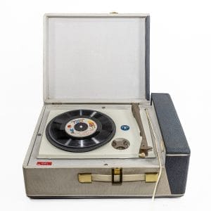 Fonovaligia Fonmusik vintage anni '70. Giradischi portatile per 45 giri, testato e funzionante. Design unico. Ideale per collezionisti.