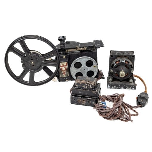 Proiettore vintage Pathescope ACE 9.5mm. Anni '30, con manuale e accessori originali. Oggetto da collezione, ideale per esposizione. Buone condizioni.