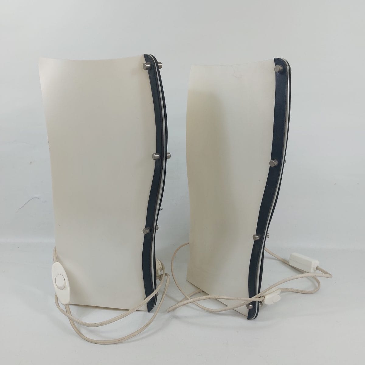 Coppia lampade Slamp WB Small (1980), design Giulio Di Mauro. Corpo in Opalflex, alluminio. Moderne e funzionanti.