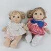 Coppia bambole My Love vintage edizione europea, 35 cm. Bionda chiaro e biondo scuro. Vestiti originali. Pezzi da collezione anni '80.