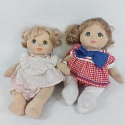 Coppia bambole My Love vintage edizione europea, 35 cm. Bionda chiaro e biondo scuro. Vestiti originali. Pezzi da collezione anni '80.