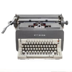 Macchina da scrivere Olivetti Linea 98 vintage. Design Mario Bellini (dal 1971). Standard, 46 tasti, carrozzeria metallica. Perfettamente funzionante.