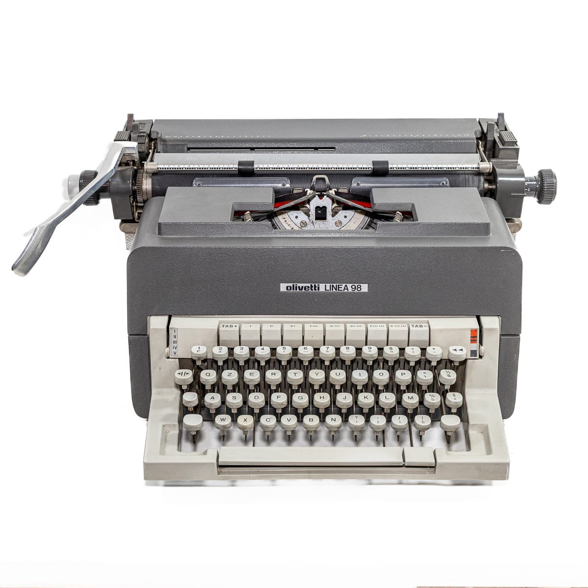 Macchina da scrivere Olivetti Linea 98 vintage. Design Mario Bellini (dal 1971). Standard, 46 tasti, carrozzeria metallica. Perfettamente funzionante.