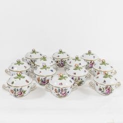 Set 6 pezzi Herend vintage da brodo, porcellana dipinta a mano (1890-1919). Decoro floreale e coperchio con pomello rosa. Bellissimo lusso Art Nouveau.