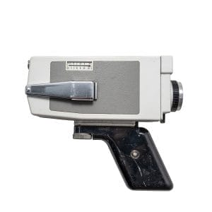 Acquista ora la cinepresa Bencini Comet 8 originale del 1968. Modello iconico di cinepresa anni 60 con custodia in pelle. Ideale per collezionisti!