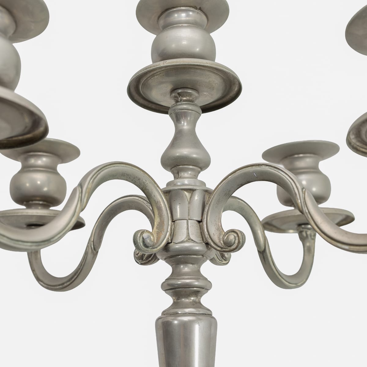 Coppia di candelabri in peltro - immagine 6