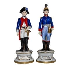 Coppia statue porcellana Capodimonte Guardia di Finanza: Maggiore e Tenente in porcellana dipinta a mano. Ottime condizioni, pezzo da collezione raro!